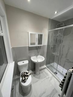 Fully Refurbished 3 Bed House - Dartford - 9