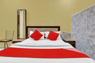 OYO 82518 hotel Royal in - 8
