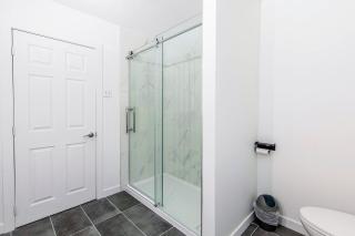 Stylish 6-BR House close to DT with free parking - Brossard - 8