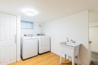 Stylish 6-BR House close to DT with free parking - Brossard - 1