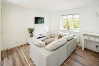Loughton Hideaway: Cozy 1BD Near Tube & Nature - Theydon Bois - 0