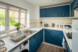 Loughton Hideaway: Cozy 1BD Near Tube & Nature - Theydon Bois - 3
