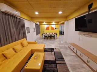 The Yellow House Poolvilla - - 7