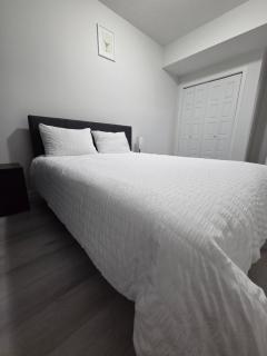 Elegant & Cozy 2 Bdrm Basement suite near WEM - Edmonton - 1