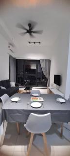 Georgetown Penang - Skyline at Urban Suites - Affordable-Luxury-Cozy Stays with Sea and City Views - Jelutong - 1