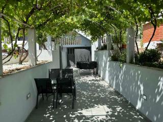 DUBROVNIK - IVANICA: “SUNNYHILLS APARTMENTS” WITH POOL - Ivanica - 2