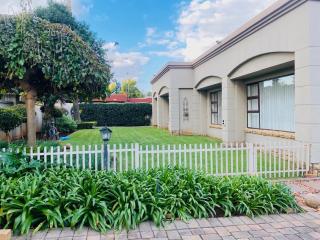 OR Tambo Airport Mansion ,Self Catering Holiday Home - Boksburg - 6