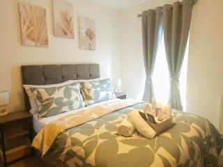 Cozy Home Away from Home with London & Gatwick Airport Nearby - Redhill - 2