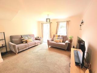 Cozy Home Away from Home with London & Gatwick Airport Nearby - Redhill - 9