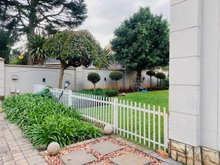 OR Tambo Airport Mansion ,Self Catering Holiday Home - 4