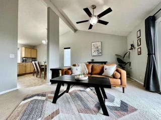 Fresh West Omaha Home For Your Entire Group - Omaha - 0