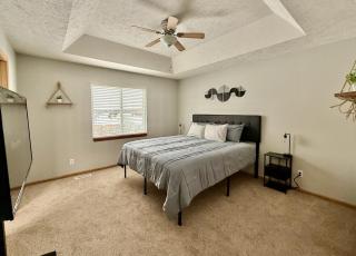 Centrally Located Family Retreat in Omaha - Omaha - 9