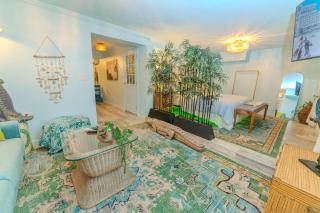 BRAND NEW Tropical Studio Villa with Resort Amenities Boaters Gulf access Outdoor Kitchen Lagoon Lazy River Pool - Fort Myers - 4