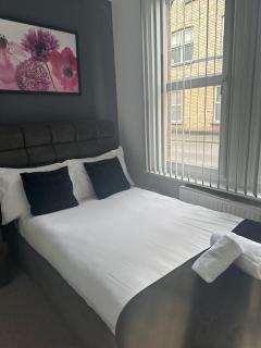 Town Centre En Suite Room 1 - 9