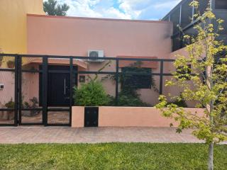 Casa céntrica, a cuadras de la Basílica! - Luján - 0