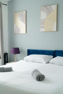 Modern 2 bed East London home by Rebby Properties sleeps 5 near Canning Town station - London - 8