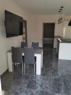 Logement cosy avec piscine et jacuzzi privé - Poussan - 1