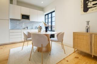 Art Deco 32 Luxury 2BR Apartment Downtown Metro AC - 7