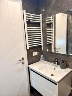Tirana Lake Spacious Apartment - Sauk - 6