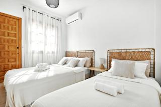 Modern Relax Oasis with Pool, 150m from the Sea - Torrevieja - 7