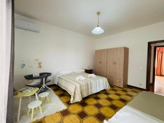 5 Minutes' Walk from the Beach, with Two Bedrooms - Badolato Stazione - 1