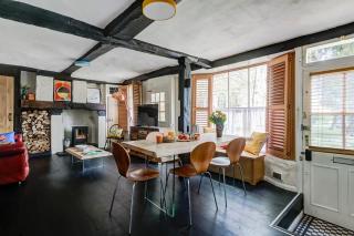 16th century cottage on historical church grounds - 6