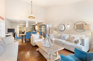 Elegant Beach Living, Just Blocks to the Sand - Huntington Beach - 5