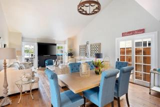 Elegant Beach Living, Just Blocks to the Sand - 4