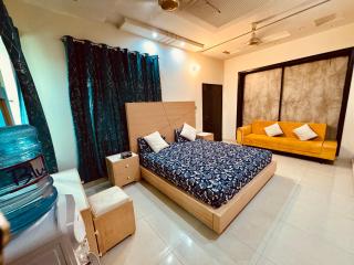 Lovely 1 Bedroom Furnished Apartments - Multan - 2