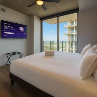 Amazing Views! 2BR 2BA Themed King Bed Unit! Free Onsite Private Parking - Atlanta - 1