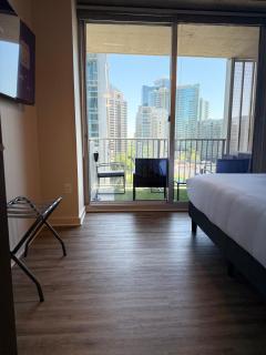 Amazing Views! 2BR 2BA Themed King Bed Unit! Free Onsite Private Parking - Atlanta - 2