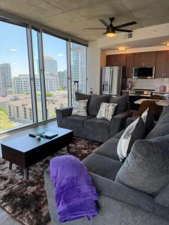 Amazing Views! 2BR 2BA Themed King Bed Unit! Free Onsite Private Parking - Atlanta - 8