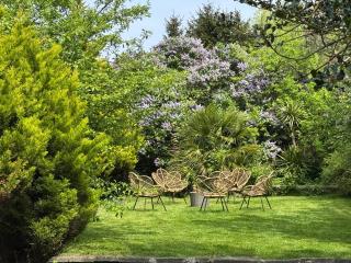 Peaceful Home in Berrylands, Surbiton, Surrey, UK near Chessington World of Adventure & Wimbledon with Free Parkings - Surbiton - 0
