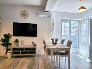 Velvet Waves - Endless Summer Mamaia Nord Apartaments - 0