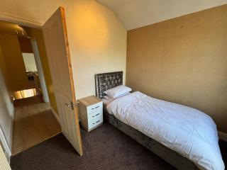 Extra Large home fits FIVE guests - 4