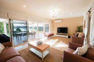 Spacious home on the lake - Private beach - Encounter Bay - 5