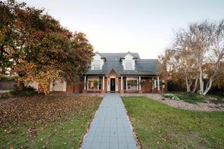 Spacious Lake Front Home- Private Beach - Encounter Bay - 0