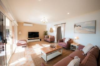 Spacious Lake Front Home- Private Beach - 0