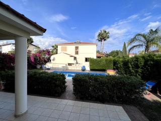 Seaside villa 4bdr, large pool with car included - 6