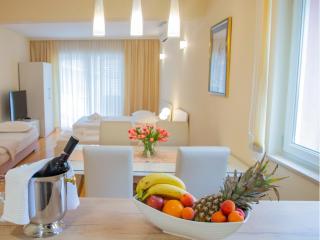 Baška Voda Apartments - Steps from the Beach, Free Parking, Central Location - Baška Voda - 9