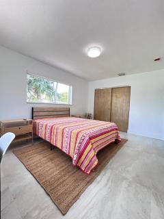 Farmhouse Vibes Near Beach - Hollywood - 9