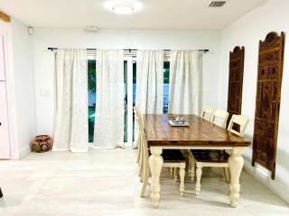 Farmhouse Vibes Near Beach - Hollywood - 5