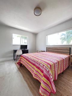Farmhouse Vibes Near Beach - Hollywood - 1