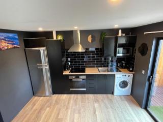 Luxurious 1BR Mountain Retreat with Spa Pool - 6