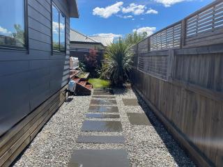 Luxurious 1BR Mountain Retreat with Spa Pool - 3