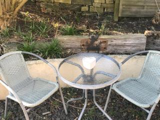 fAiRy DeLL Guesthouse, with cozy lockable rooms, tv, tea tray with choccies, free wifi and parking, 24hr check in, COA, all are welcome - 1