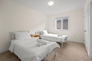 Elegant 4-Bedroom Family Home near Wasaga Beach - Wasaga Beach - 8