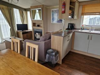 The Lookout 3 Bedroom Family Caravan Pet Friendly - 4