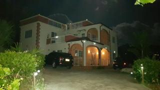 Saint George's Romantic Getaway Suite - Mount Gay - 9