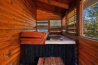 Knotty Pines - Lux Lodge Pool Theater Hot Tub - Sevierville - 4